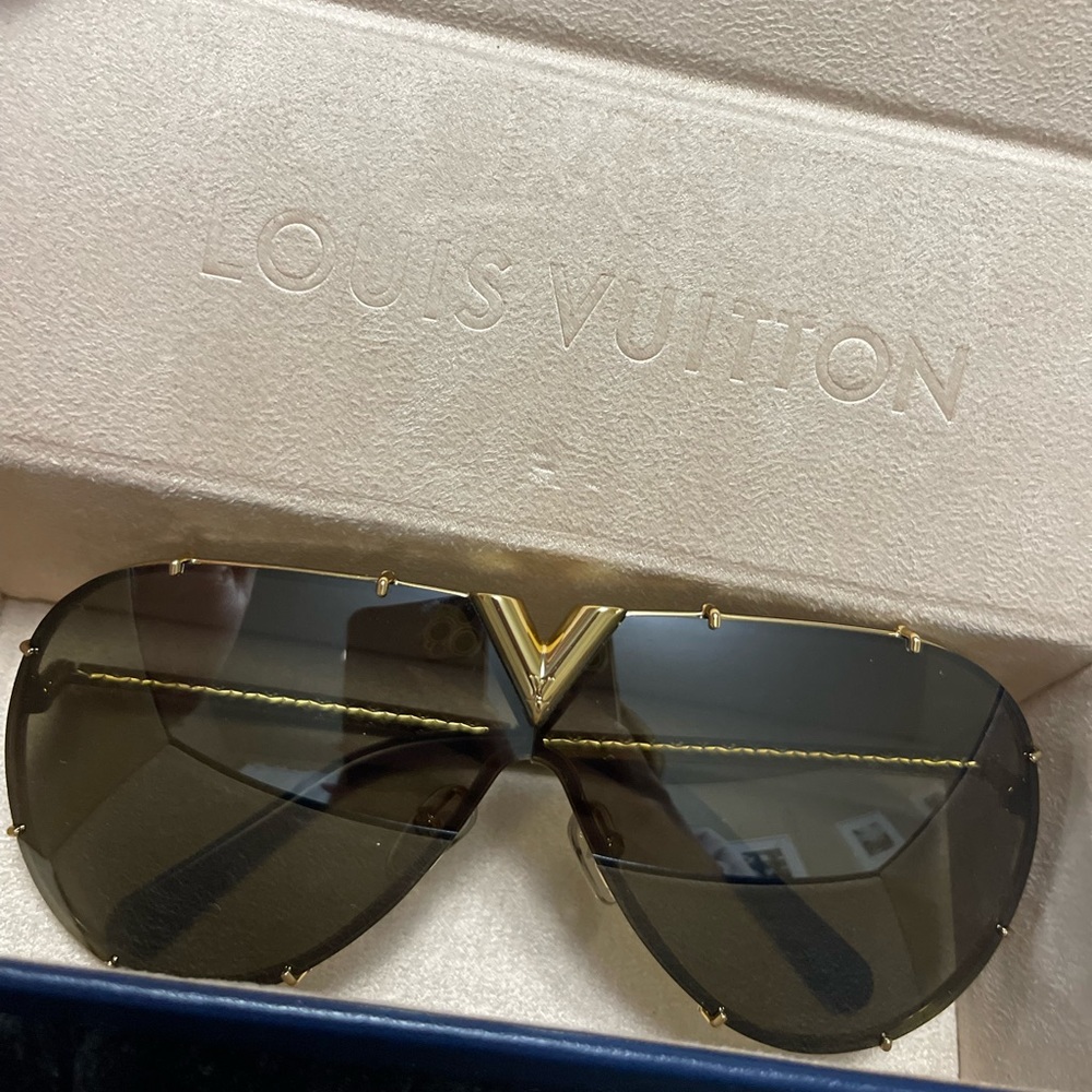 Louis Vuitton sunglasses - Picture 1 of 4
